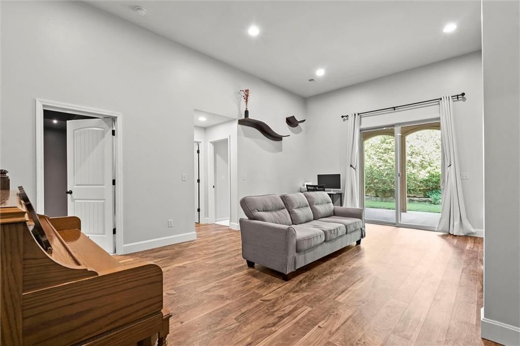 8421 Primrose Street — photo 24