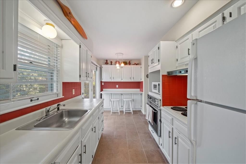 10310 W 73rd Street — photo 8