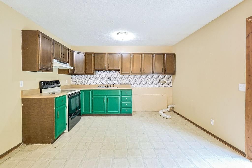 409 S Catalpa Street — photo 5