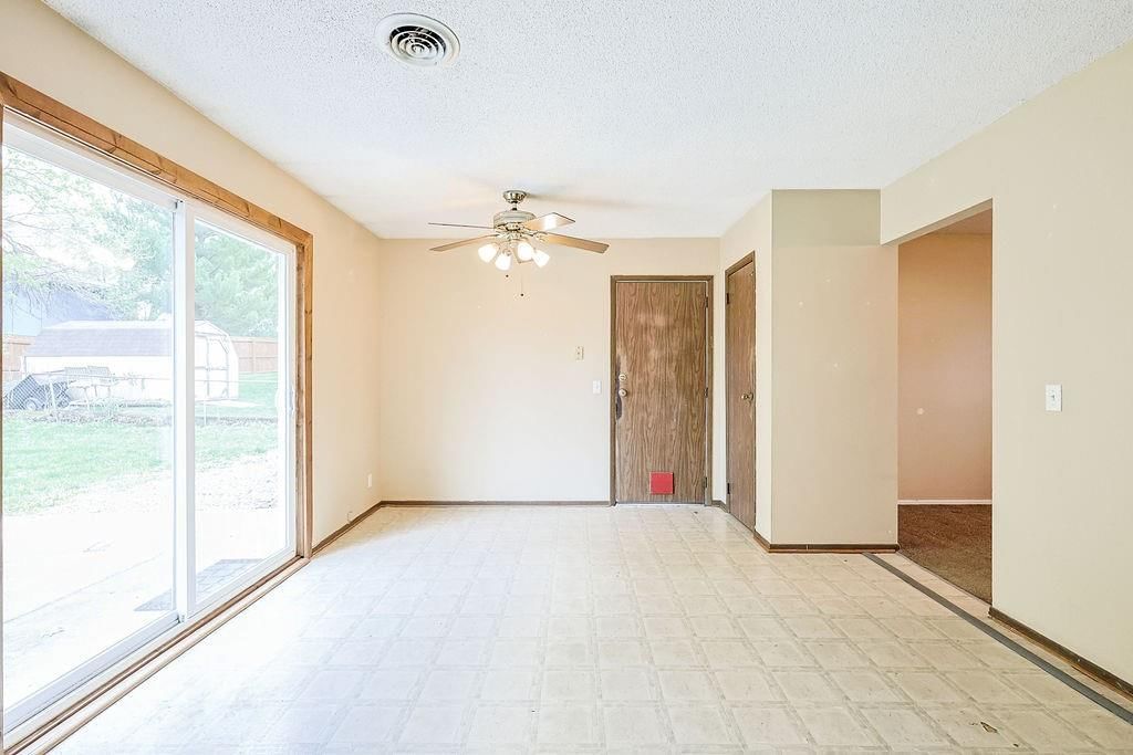 409 S Catalpa Street — photo 8