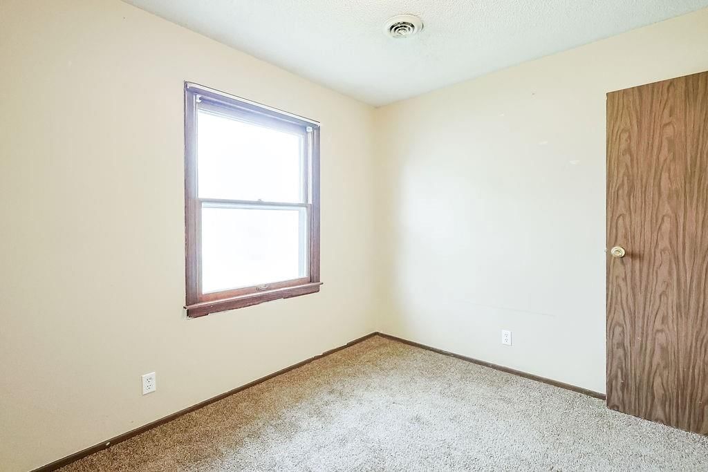 409 S Catalpa Street — photo 10