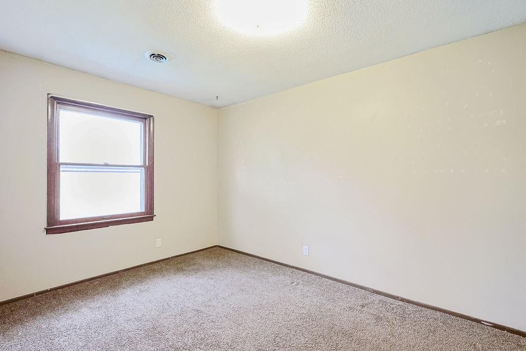 409 S Catalpa Street — photo 11