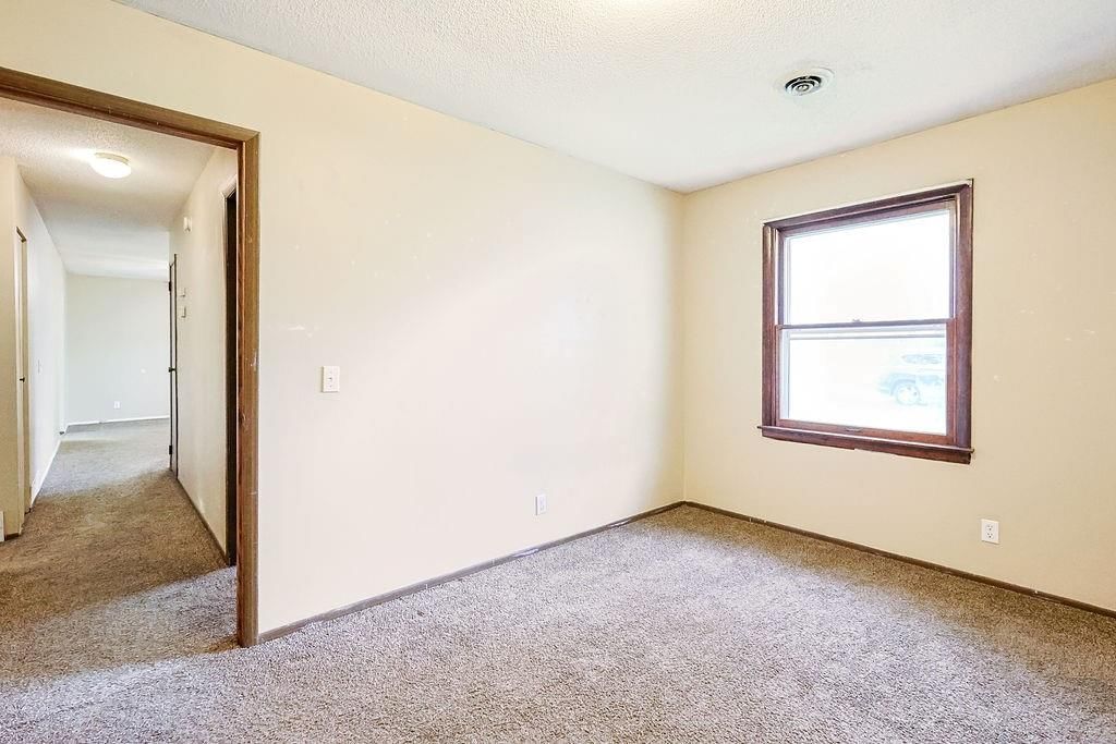 409 S Catalpa Street — photo 13