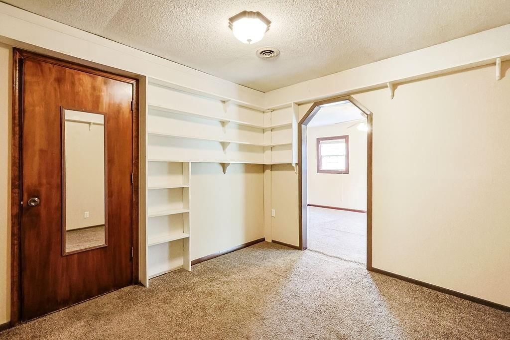 409 S Catalpa Street — photo 14