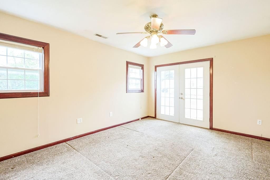 409 S Catalpa Street — photo 16