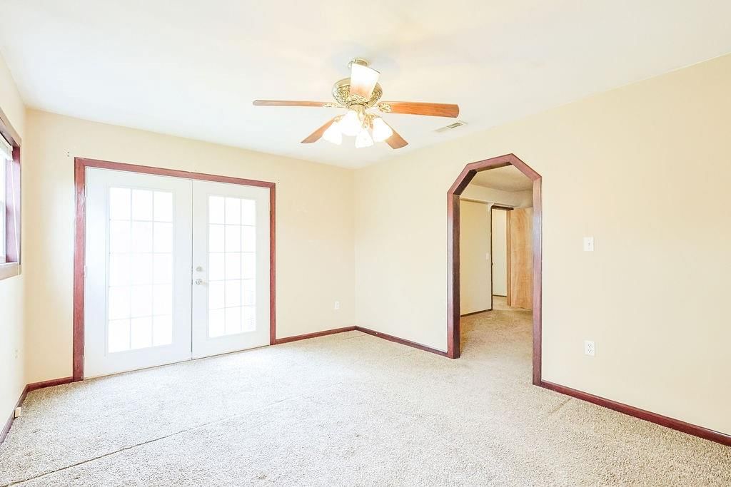 409 S Catalpa Street — photo 17