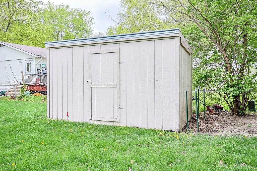 409 S Catalpa Street — photo 23