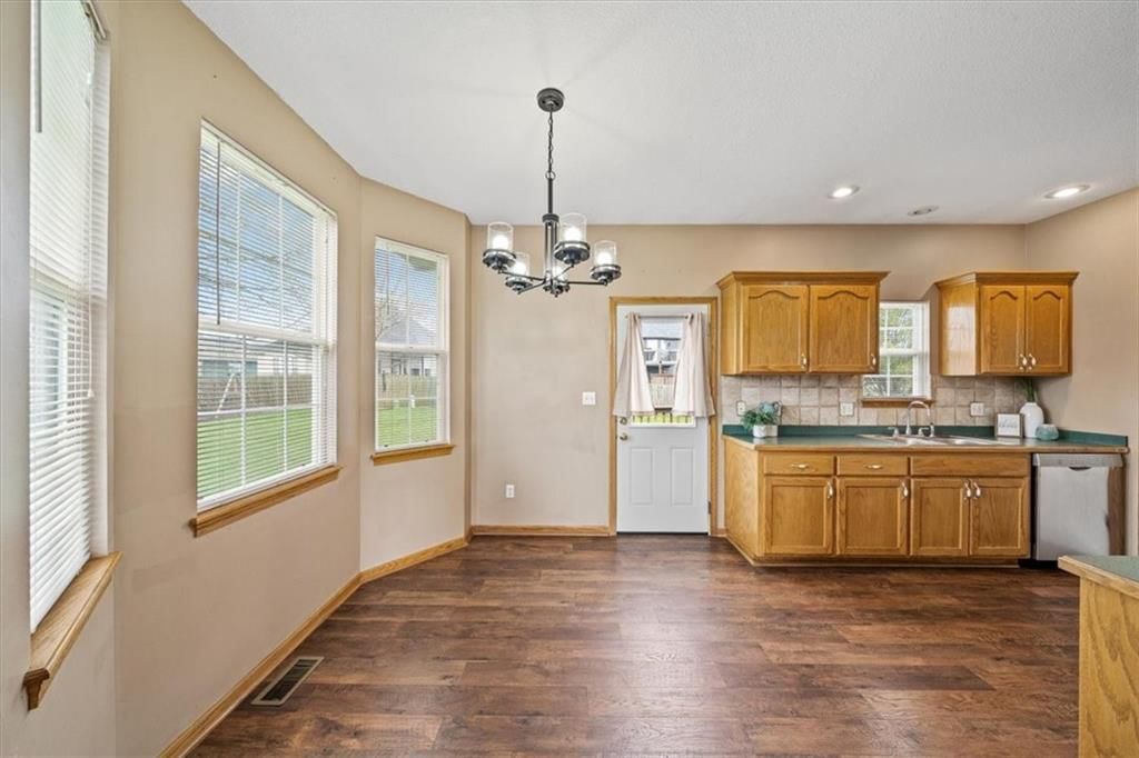 1404 NW Madison Court — photo 5