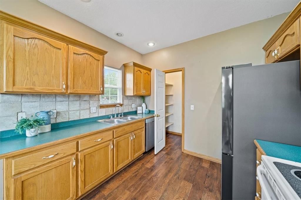 1404 NW Madison Court — photo 7