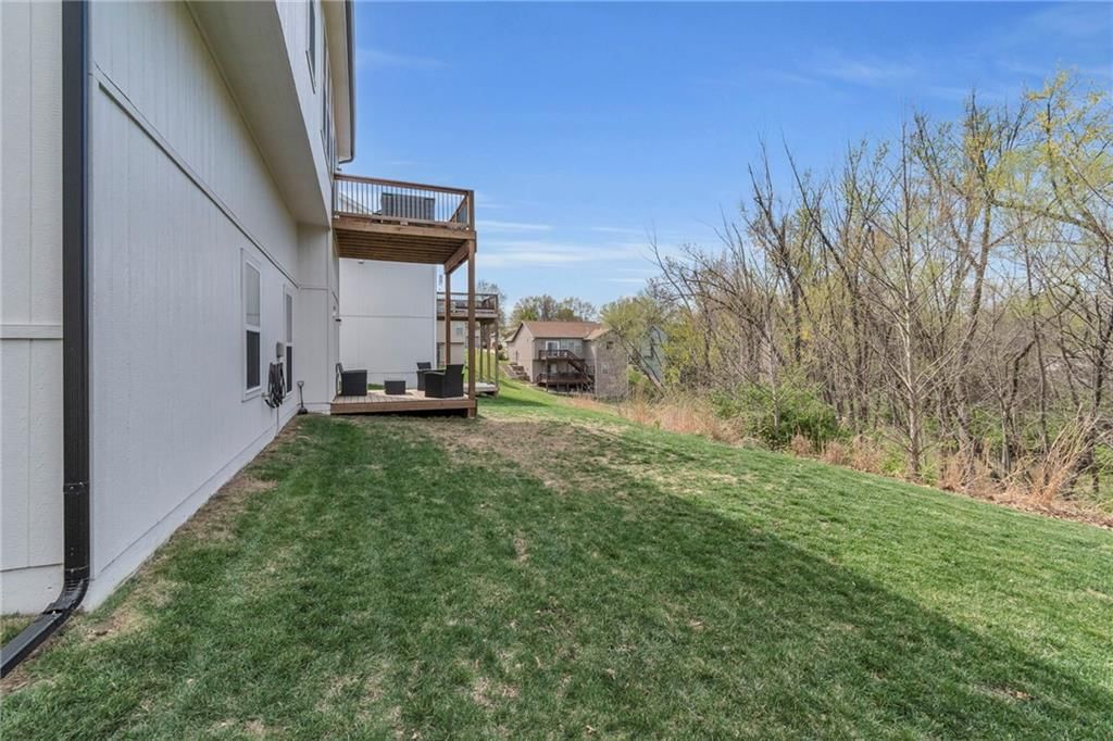 204 Lake Avenue — photo 32
