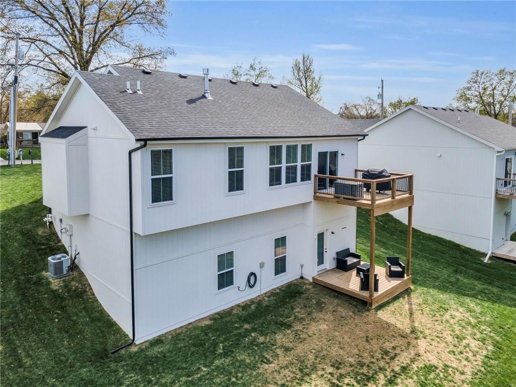 204 Lake Avenue — photo 33