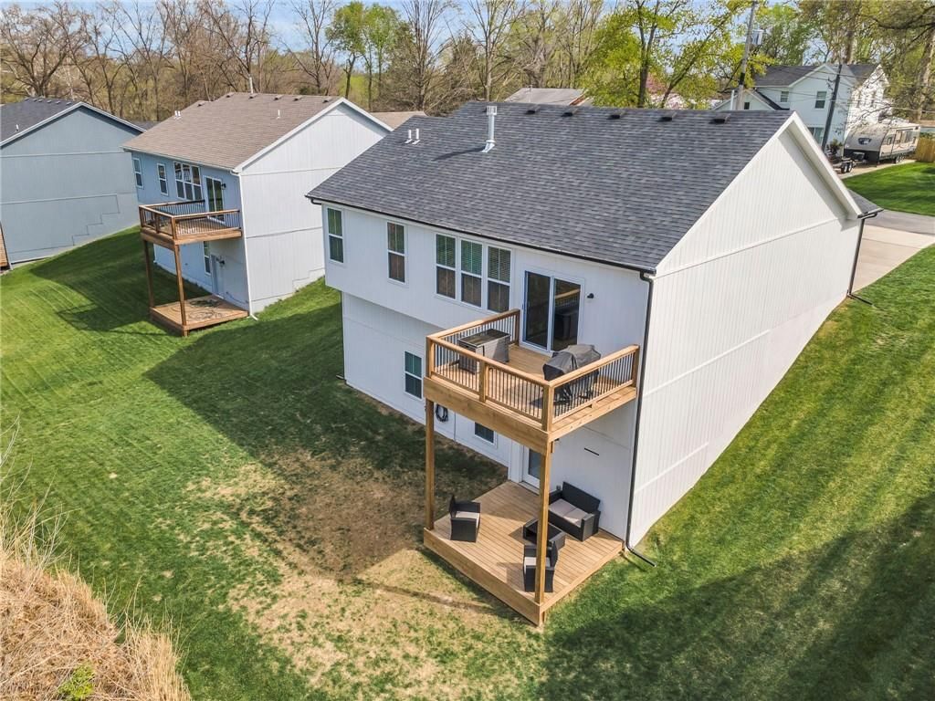 204 Lake Avenue — photo 35