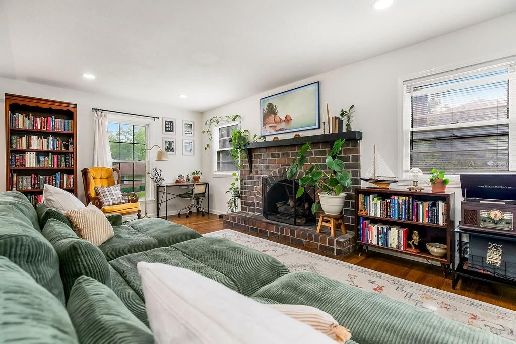 416 NE Carriage Street — photo 8