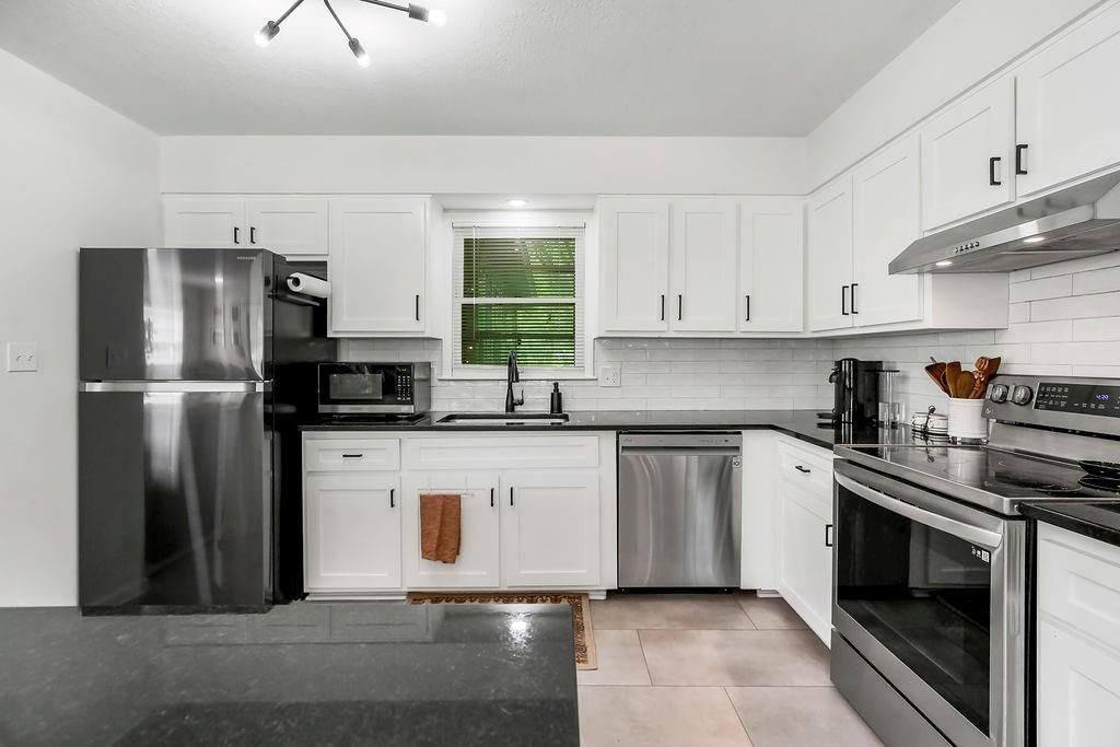 416 NE Carriage Street — photo 12