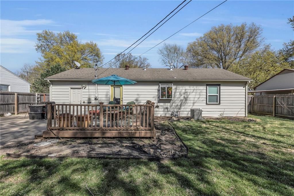 7206 REEDS Road — photo 28