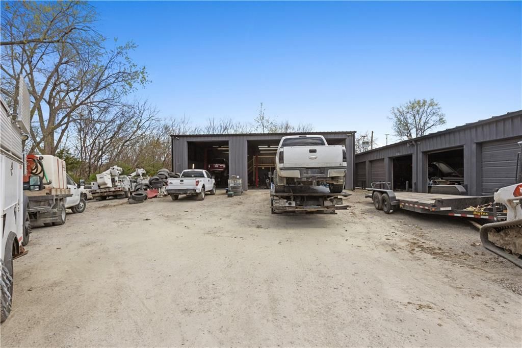 3709 Pickett Road — photo 33
