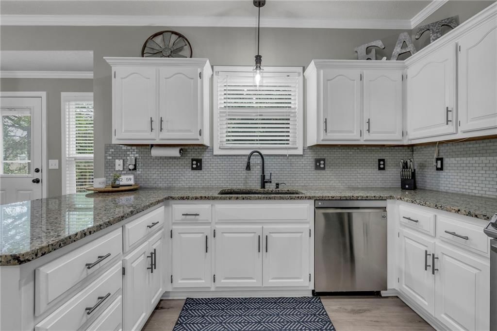 1033 N CLINTON Street — photo 10