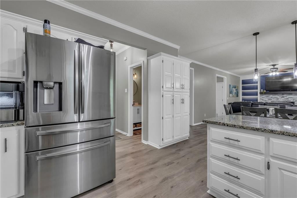 1033 N CLINTON Street — photo 12