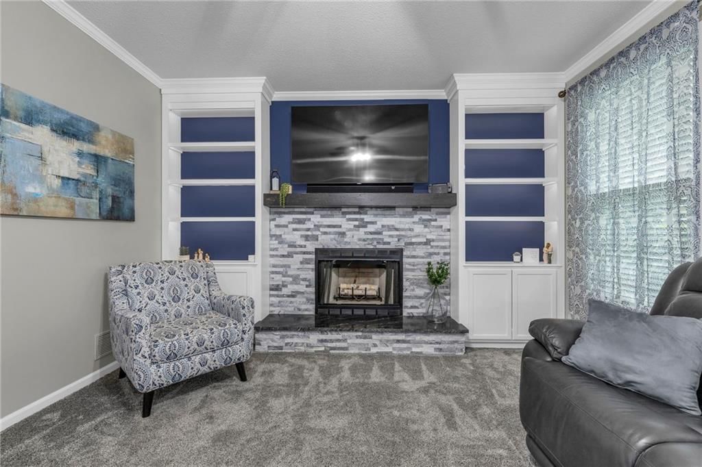 1033 N CLINTON Street — photo 13