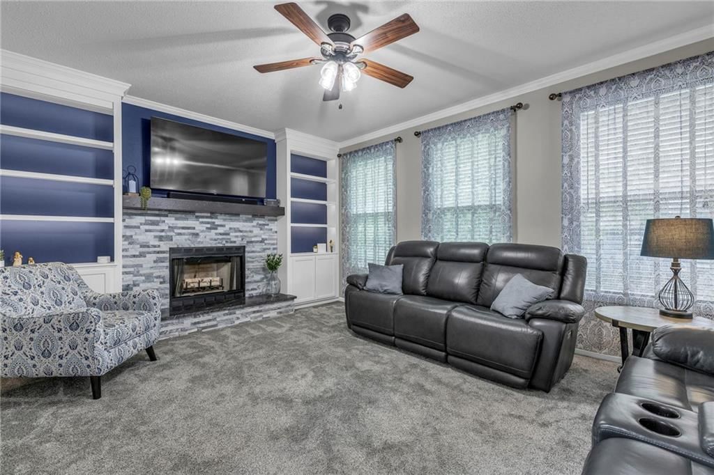 1033 N CLINTON Street — photo 14