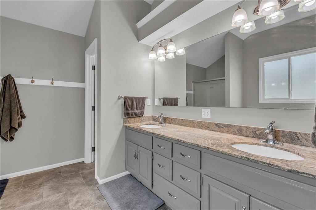 1033 N CLINTON Street — photo 24