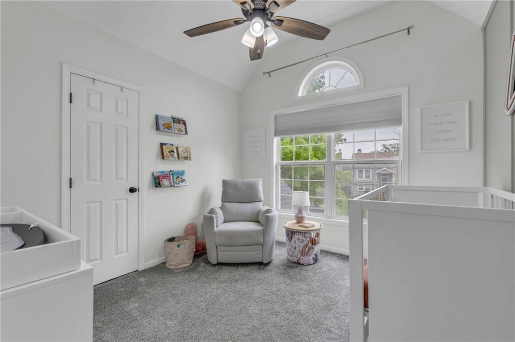 1033 N CLINTON Street — photo 27