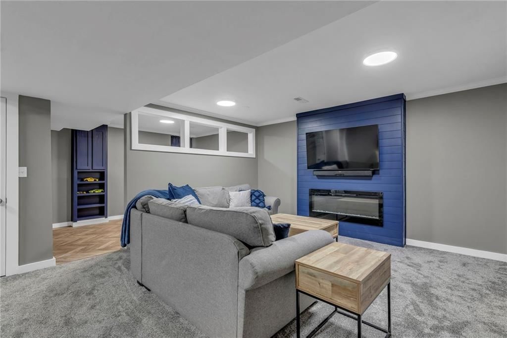 1033 N CLINTON Street — photo 34