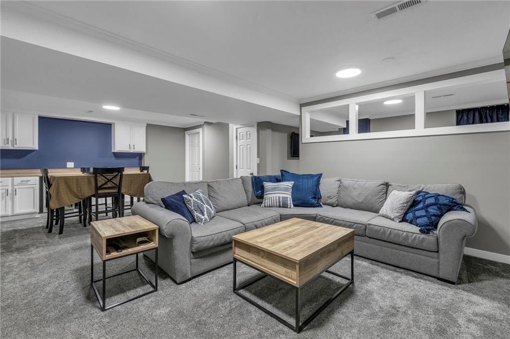 1033 N CLINTON Street — photo 35