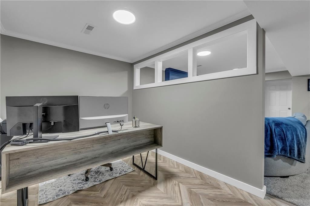 1033 N CLINTON Street — photo 37
