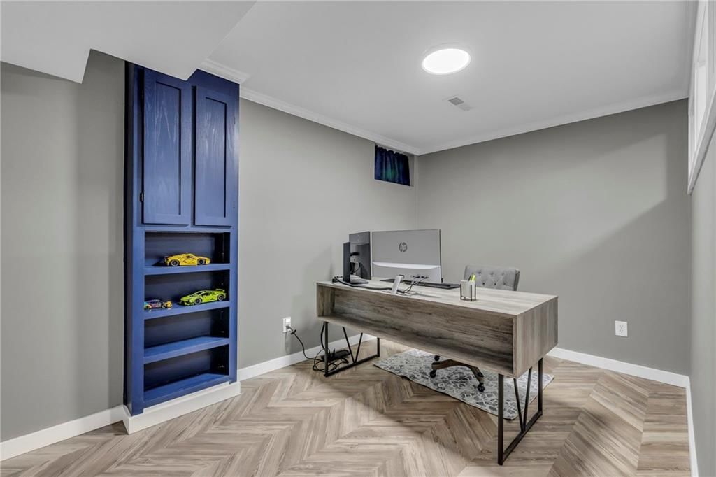 1033 N CLINTON Street — photo 38