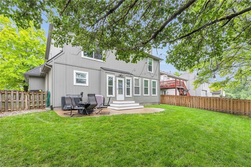 1033 N CLINTON Street — photo 44