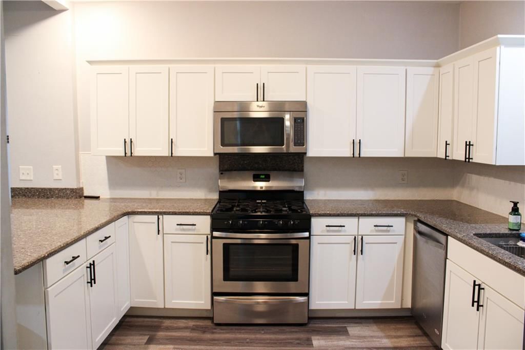 612 W Kansas Street — photo 10