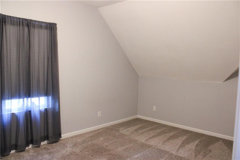 612 W Kansas Street — photo 14