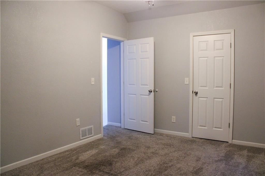 612 W Kansas Street — photo 15
