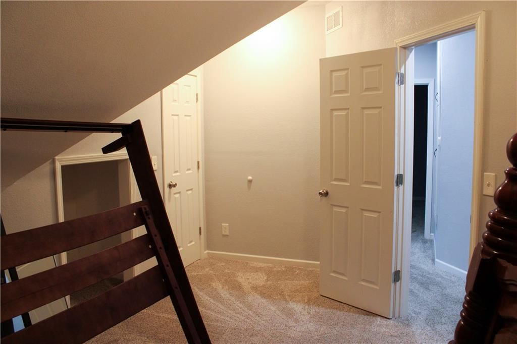 612 W Kansas Street — photo 17