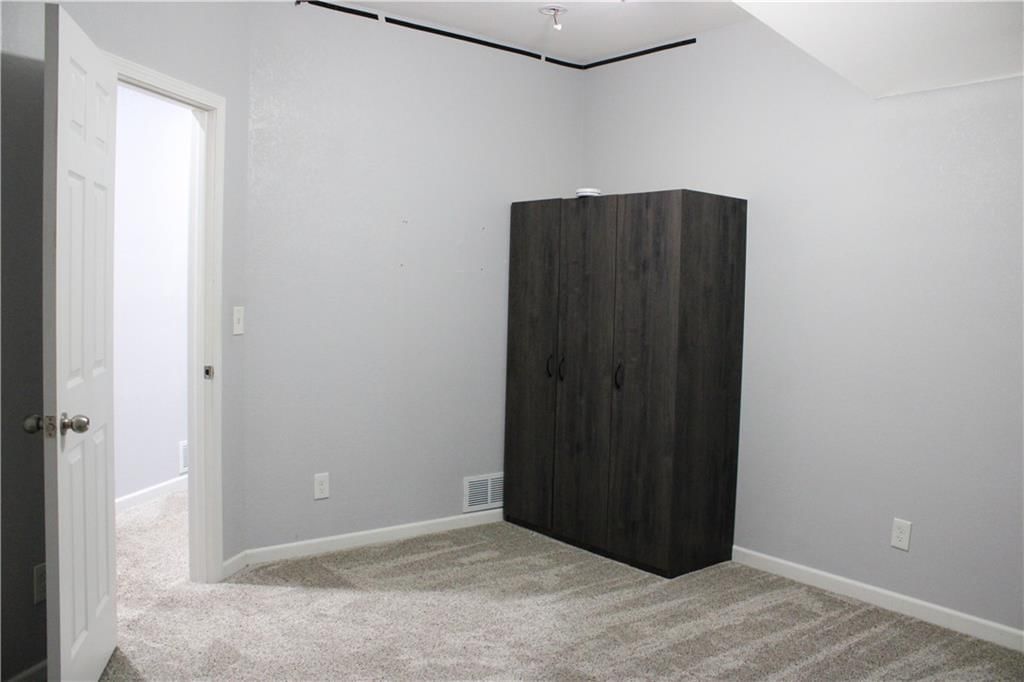 612 W Kansas Street — photo 20