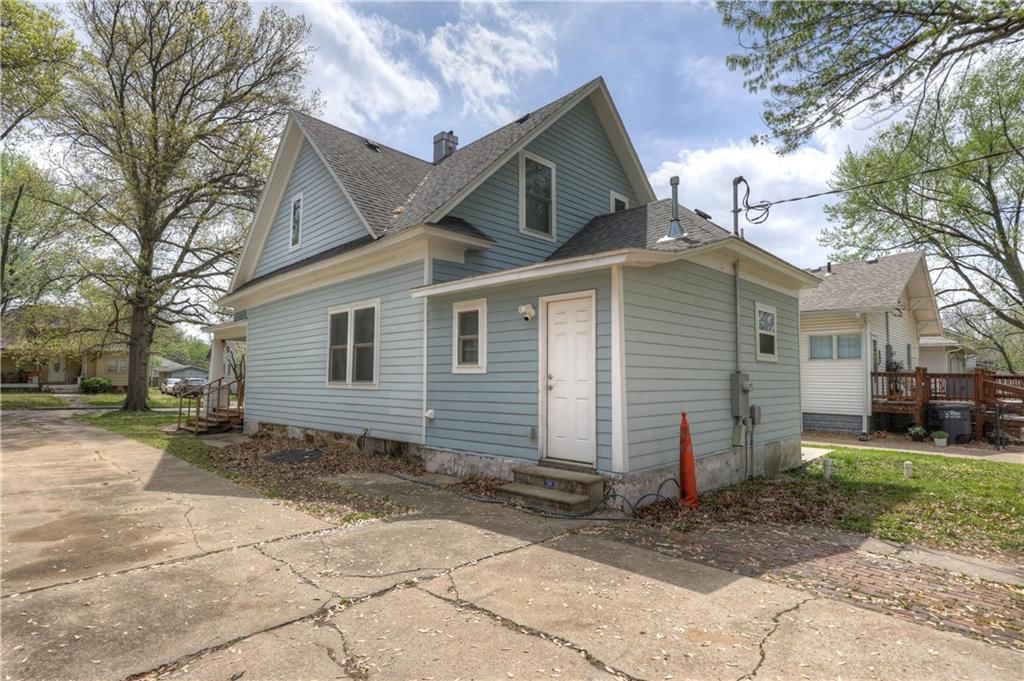 612 W Kansas Street — photo 27