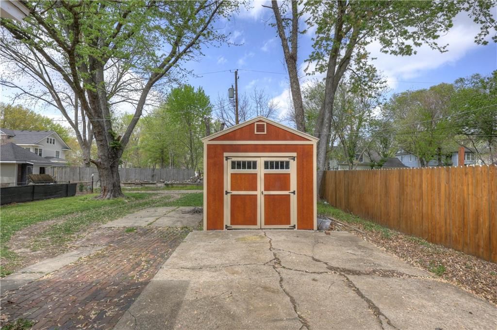 612 W Kansas Street — photo 28