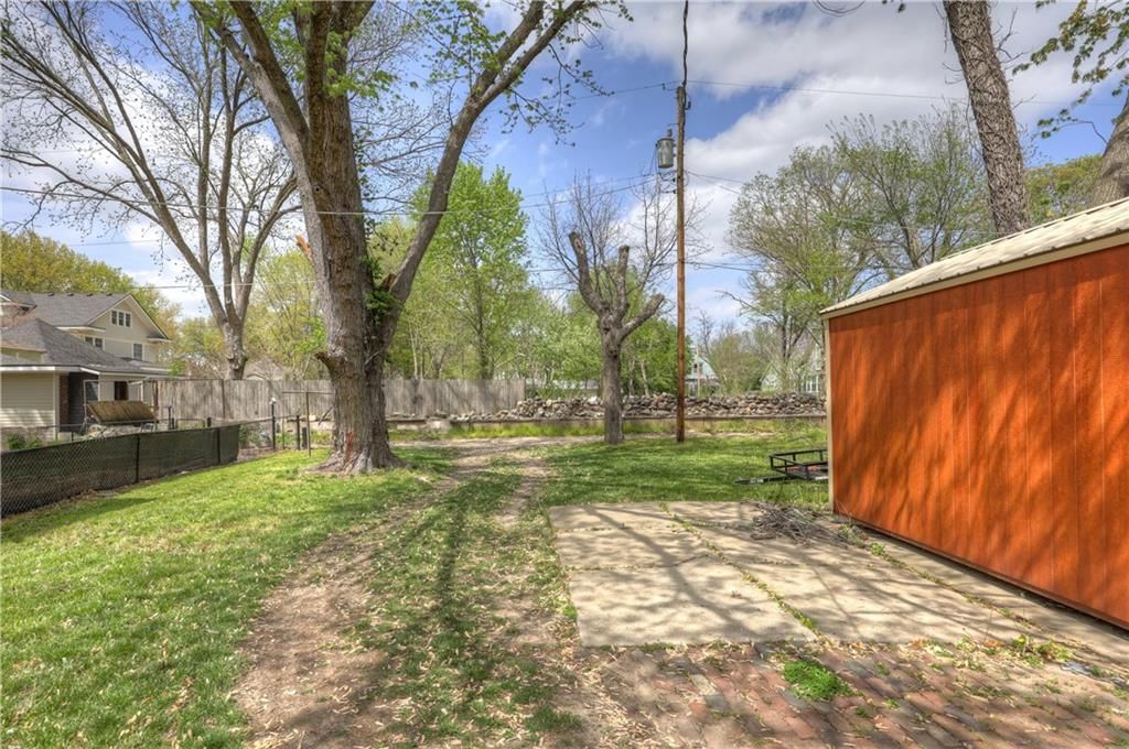 612 W Kansas Street — photo 29
