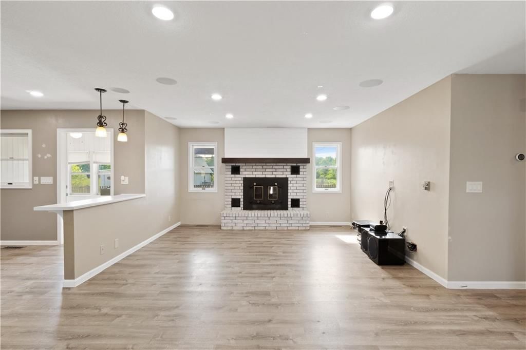 403 N Truman Street — photo 8
