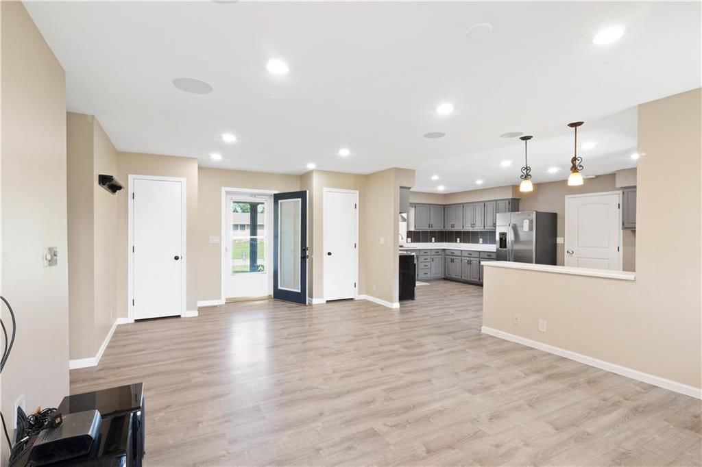 403 N Truman Street — photo 9