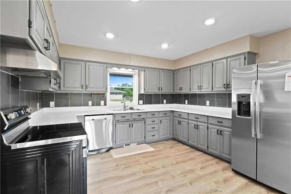 403 N Truman Street — photo 15