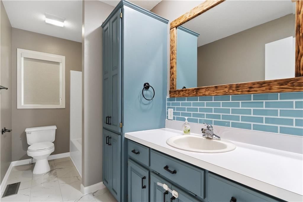 403 N Truman Street — photo 16