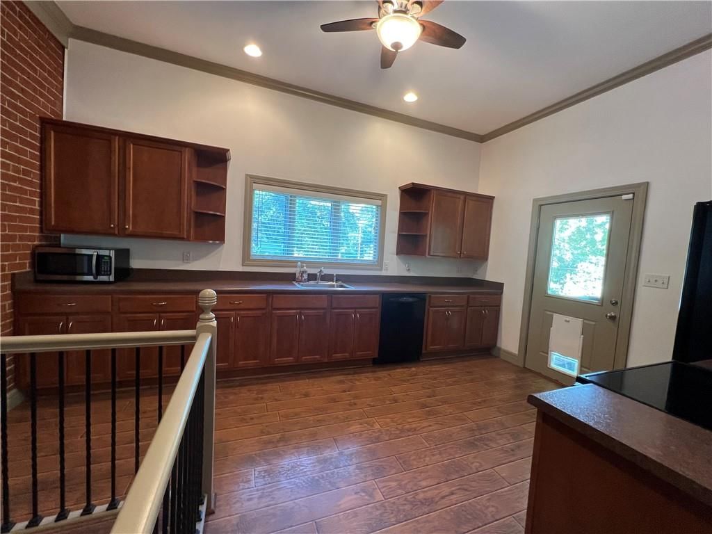 610 N Broadway Street — photo 6