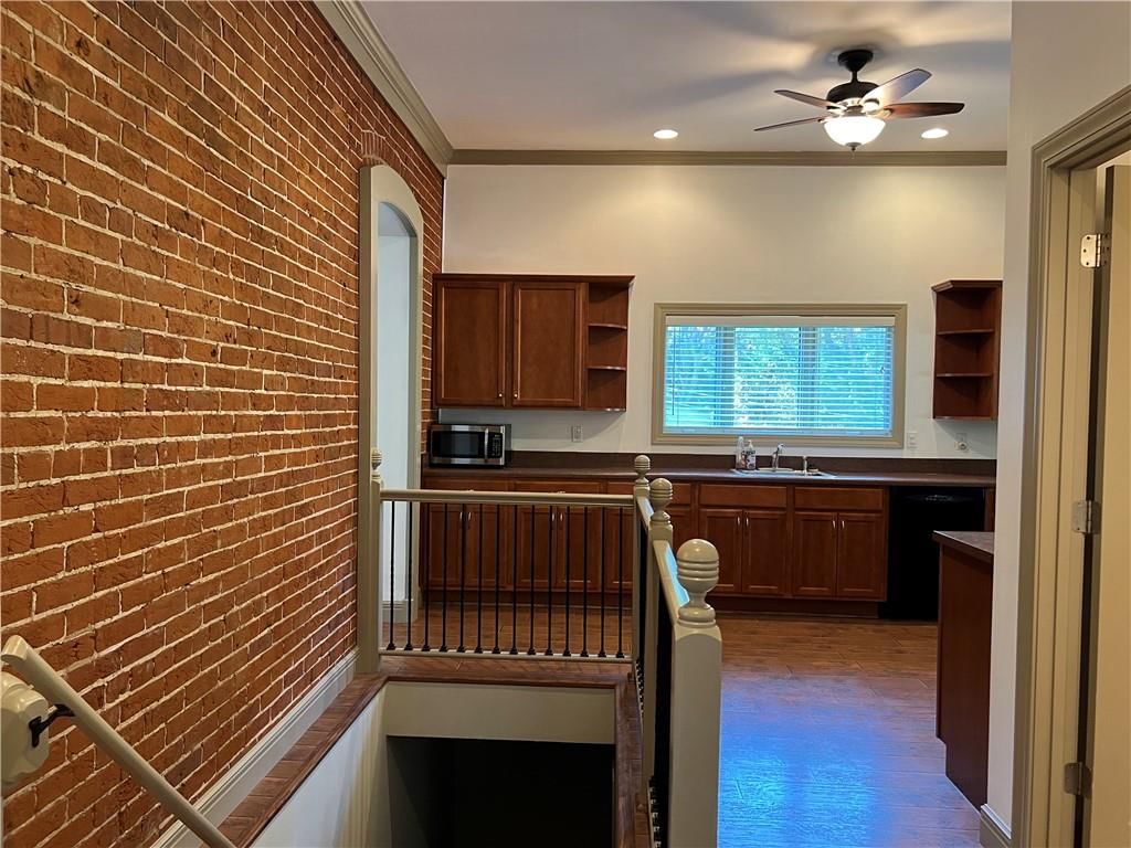 610 N Broadway Street — photo 7