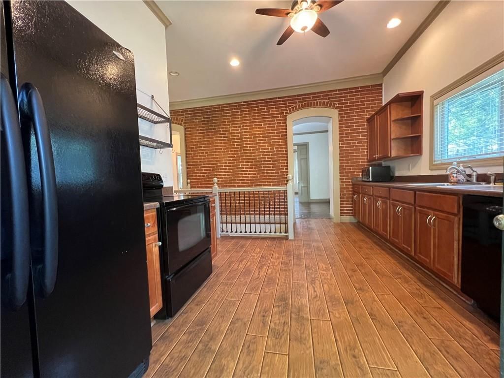 610 N Broadway Street — photo 8
