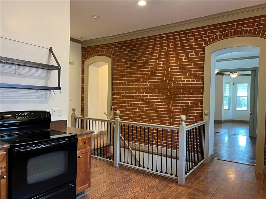 610 N Broadway Street — photo 9