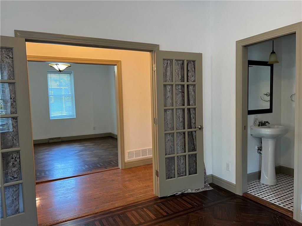 610 N Broadway Street — photo 15