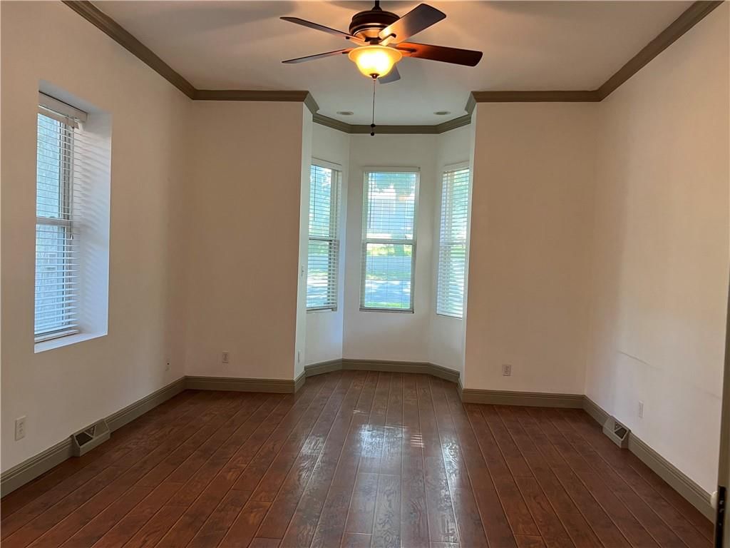 610 N Broadway Street — photo 17