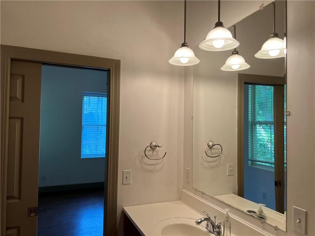 610 N Broadway Street — photo 22